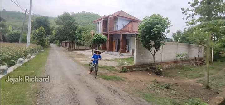 Potret Kampung TKI Korea di Lereng Gunung Ponorogo, Rumahnya Bikin Melongo, Super Mewah Bak Istana!
