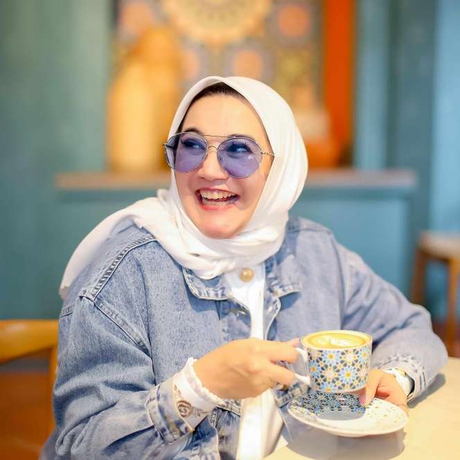 Potret Ibu Sabda Ahessa, Gayanya Sosialita Banget Sudah Beri Restu Wulan Guritno 