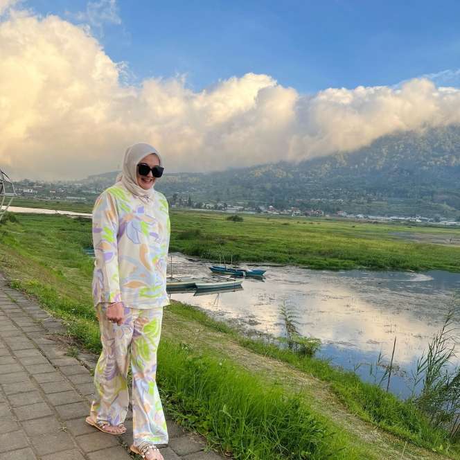 Potret Ibu Sabda Ahessa, Gayanya Sosialita Banget Sudah Beri Restu Wulan Guritno 