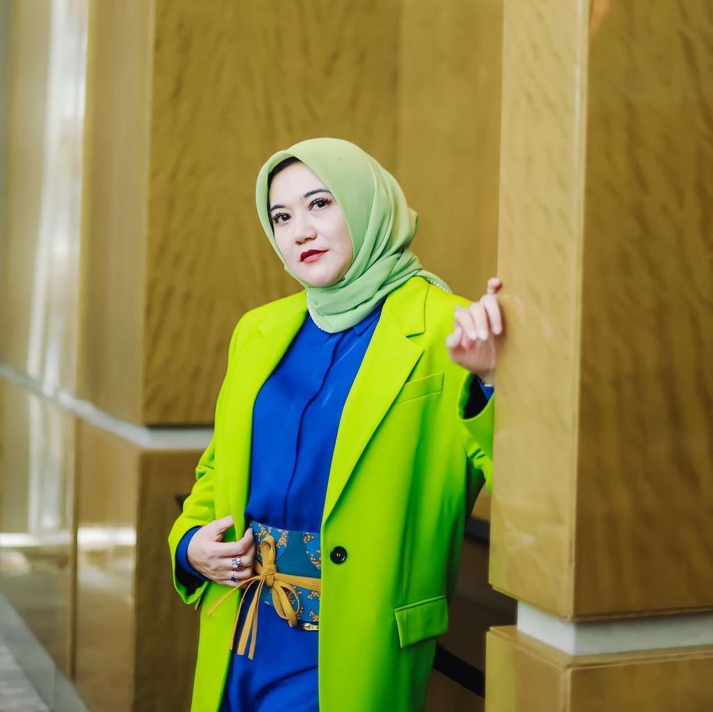 Potret Ibu Sabda Ahessa, Gayanya Sosialita Banget Sudah Beri Restu Wulan Guritno 