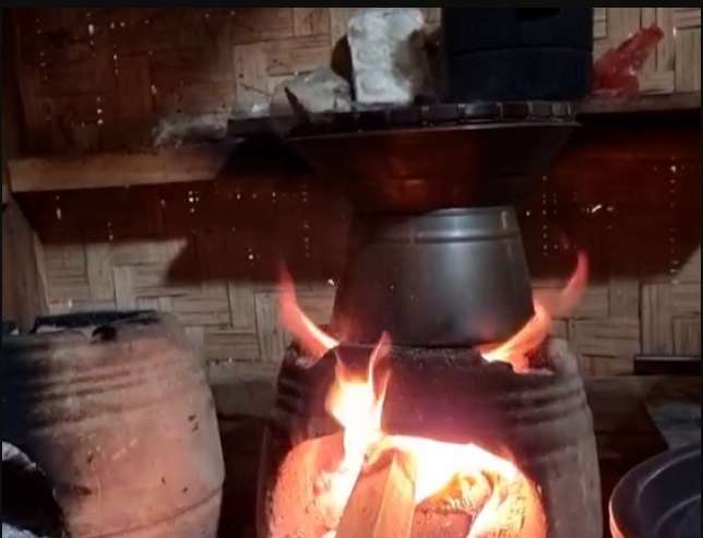 Potret Gadis Suku Baduy Saat Masak, Ternyata Pakai Tungku Khusus, Hasilnya Bikin Ngiler!