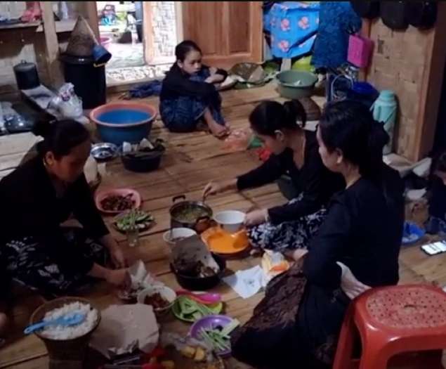 Potret Gadis Suku Baduy Saat Masak, Ternyata Pakai Tungku Khusus, Hasilnya Bikin Ngiler!