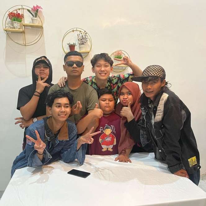 Momen Langka 7 Sosok Viral di Medsos Kumpul Bareng
