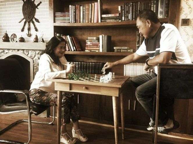 Potret Kebersamaan Lydia Kandou dengan David Sumendap, Lagi 'Bucin' Banget!