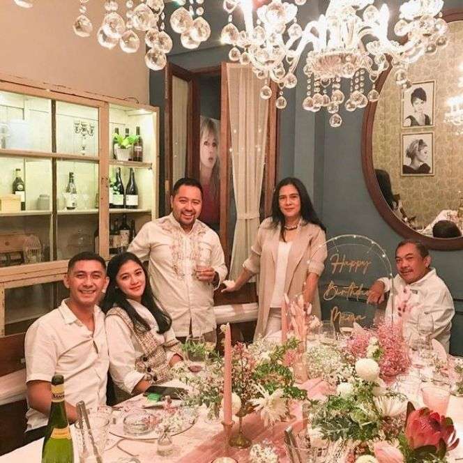 Potret Kebersamaan Lydia Kandou dengan David Sumendap, Lagi 'Bucin' Banget!