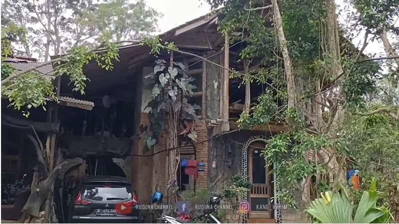 40 Tahun Tersembunyi, Intip 10 Potret Rumah Unik di Tengah Hutan, Bentuknya Bak Kastil!