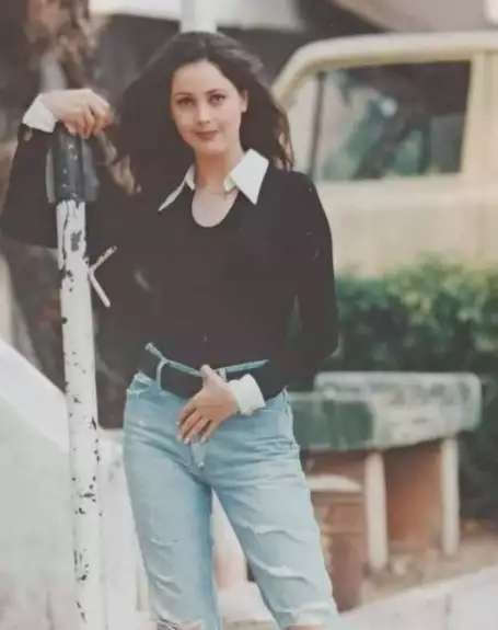 Ingat Istri Kasino di Warkop DKI? Intip 10 Potret Masa Muda Roweina Umboh, Bidadari Tercantik di Masanya
