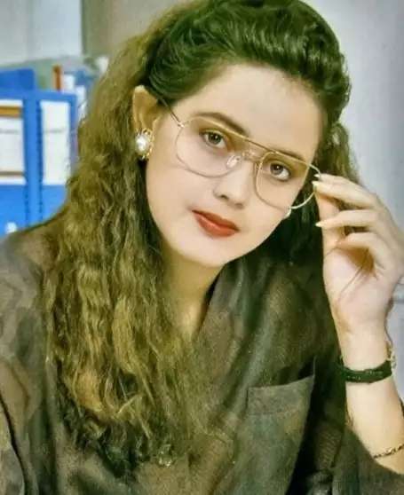 Ingat Istri Kasino di Warkop DKI? Intip 10 Potret Masa Muda Roweina Umboh, Bidadari Tercantik di Masanya