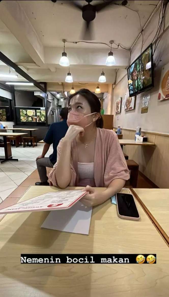 10 Potret Kapten Vincent Pacari Gadis Muda Alias `Bocil` Usai Cerai, Ternyata Masih Mahasiswa!