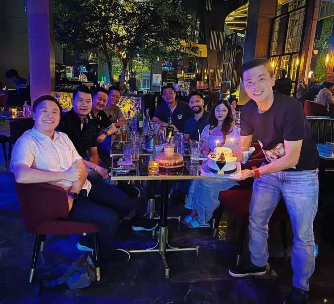 10 Potret Kapten Vincent Pacari Gadis Muda Alias `Bocil` Usai Cerai, Ternyata Masih Mahasiswa!