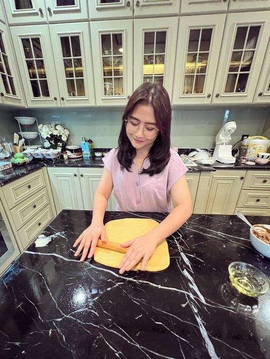 10 Potret Dapur Mewah Prilly Latuconsina yang Bikin Melongo, Mirip di Hotel Bintang Lima!