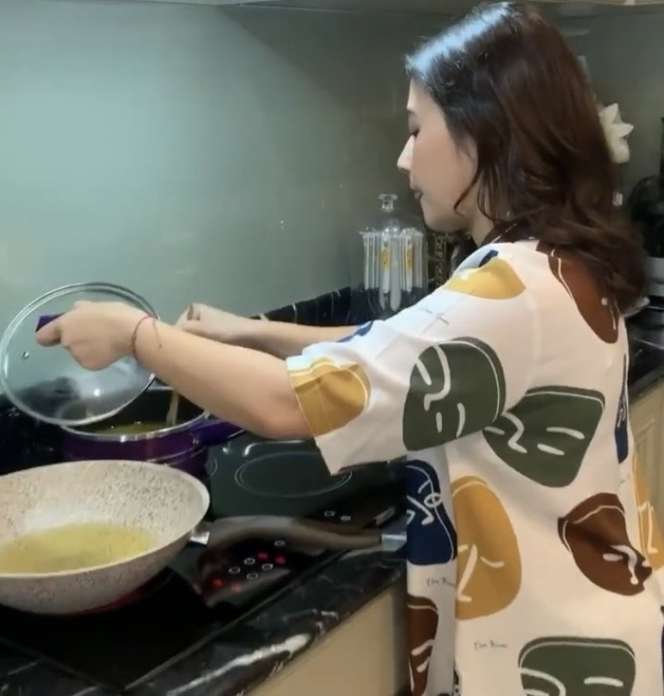 10 Potret Dapur Mewah Prilly Latuconsina yang Bikin Melongo, Mirip di Hotel Bintang Lima!