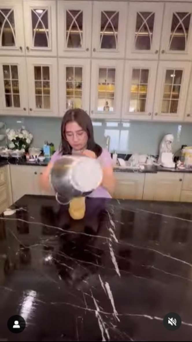 10 Potret Dapur Mewah Prilly Latuconsina yang Bikin Melongo, Mirip di Hotel Bintang Lima!