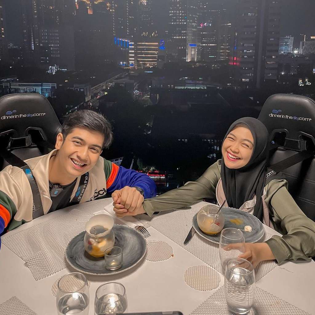 Suami Artis yang Dituding Hanya Menumpang Hidup pada Istri