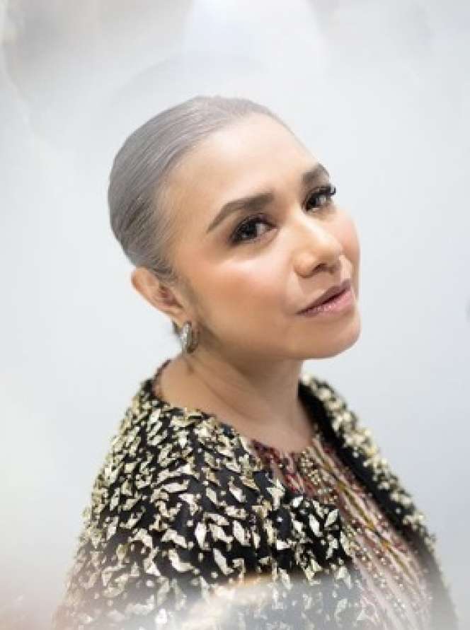 Potret Ruth Sahanya yang Masih Aktif Menyanyi dan Tetap Awet Muda