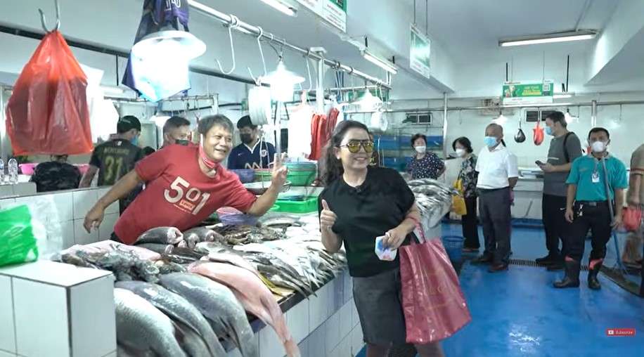 Potret Mayangsari Bawa Uang Rp10 Juta Belanja ke Pasar Tradisional