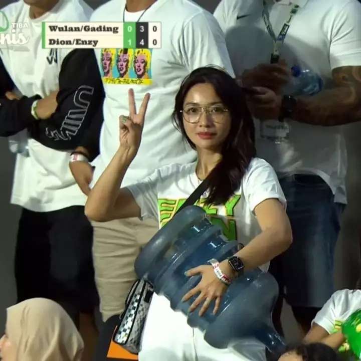 14 Gaya Artis Saat Nonton `Tiba Tiba Tenis`, Busana Gisella Anastasia Jadi Sorotan!