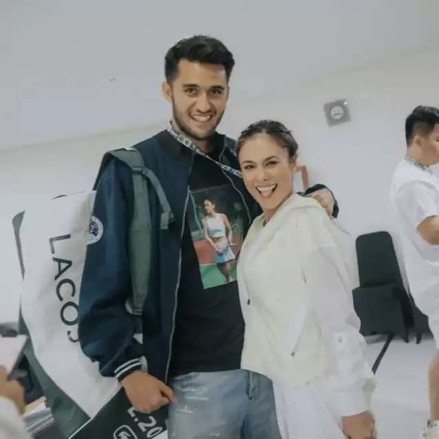 14 Gaya Artis Saat Nonton `Tiba Tiba Tenis`, Busana Gisella Anastasia Jadi Sorotan!
