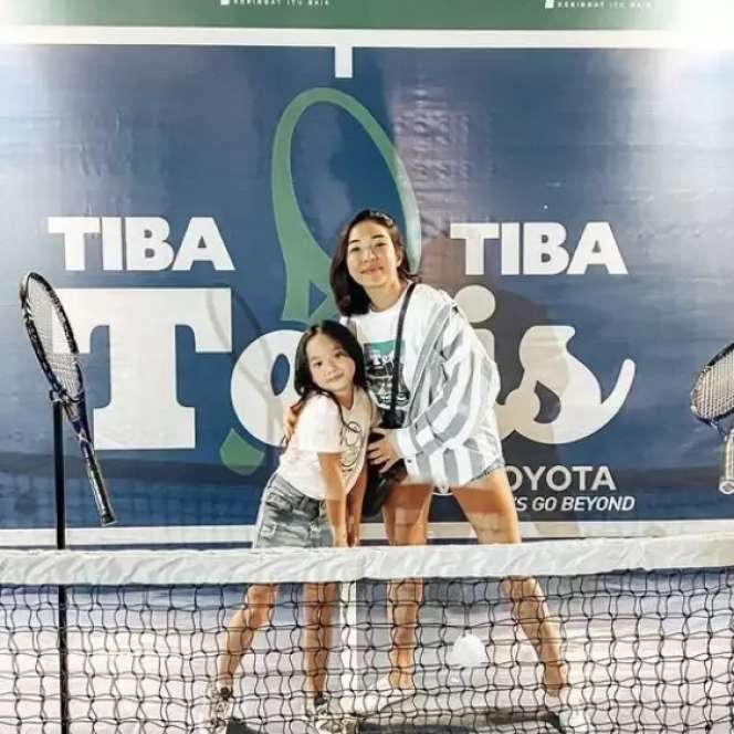 14 Gaya Artis Saat Nonton `Tiba Tiba Tenis`, Busana Gisella Anastasia Jadi Sorotan!