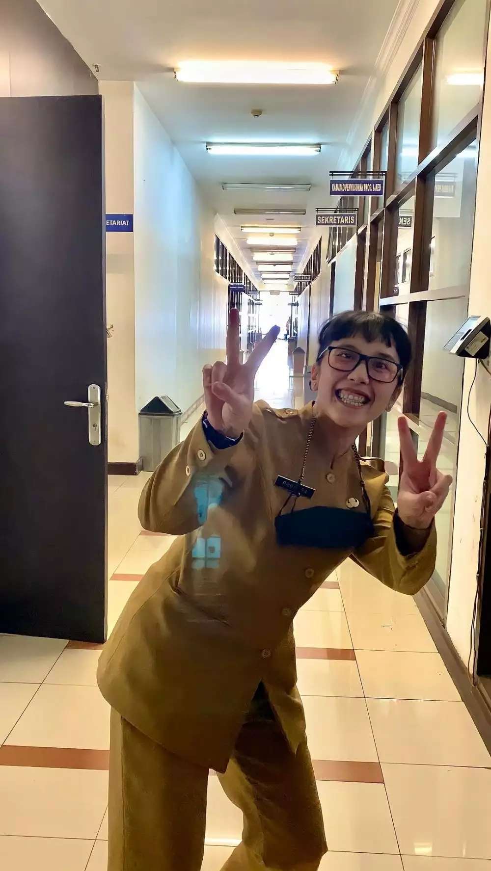 10 Artis Tinggalkan Dunia Hiburan untuk Jadi PNS, Ada Mantan Cherrybelle dan Sayuti `Sitkom OB`
