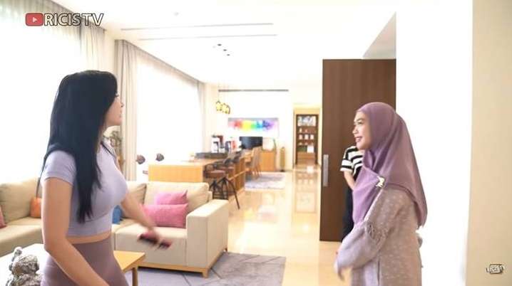 10 Potret Rumah Maria Vania yang Bodygoals Bak Gitar Spanyol, Super Mewah Ada Ruang Khusus Ini