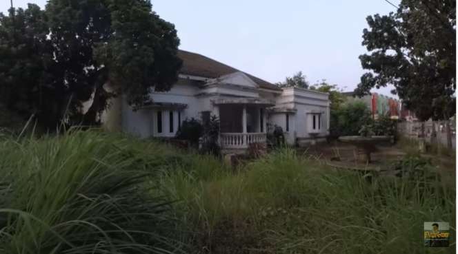 Potret Rumah Mewah Terbangkalai Milik 7 Artis, Penampakannya Bikin Merinding!