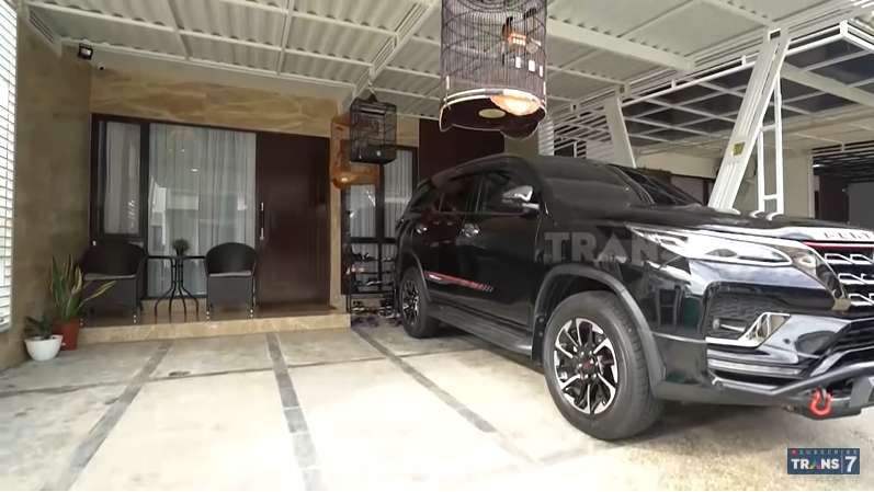 10 Potret Rumah Jhon LBF, Bos yang Viral di Tiktok, Mpok Alpa Syok : Laci Penuh Tumpukan Emas Batangan!