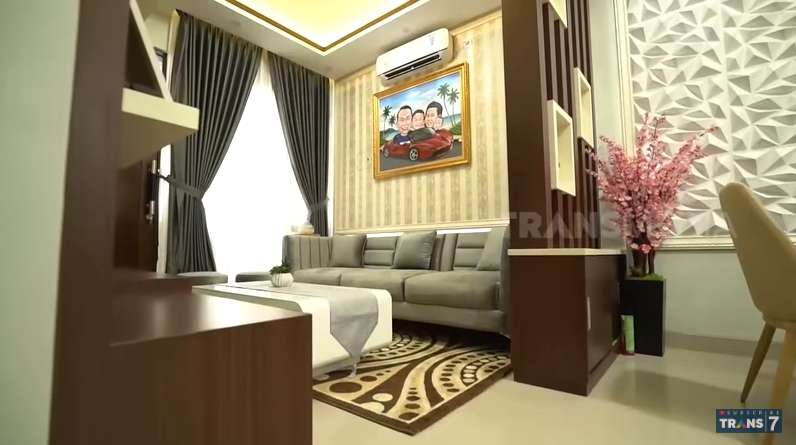 10 Potret Rumah Jhon LBF, Bos yang Viral di Tiktok, Mpok Alpa Syok : Laci Penuh Tumpukan Emas Batangan!