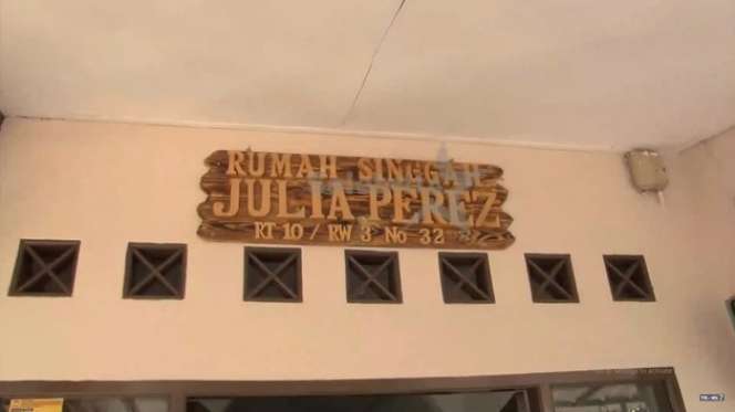 Menyedihkan! 10 Potret Kondisi Rumah Julia Perez Untuk Pengidap Kanker, Kini Terbengkalai & Mulai Roboh!