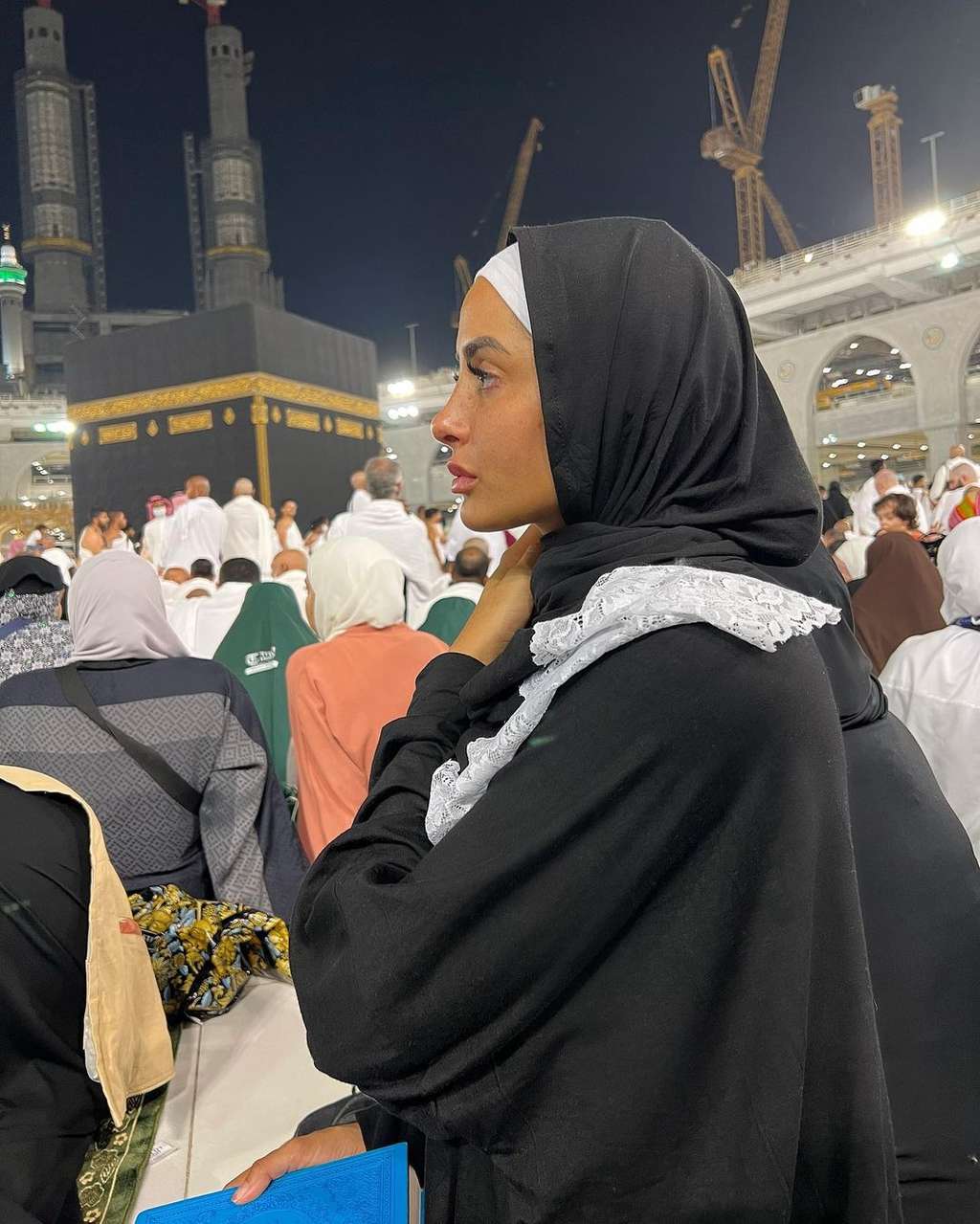Potret Marine El Himer, Model Prancis yang Masuk Islam, Tampil Berhijab di Depan Ka'bah!