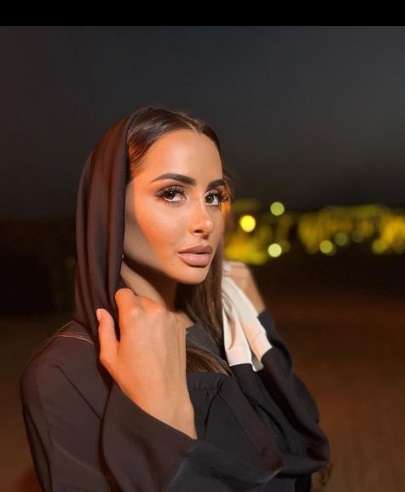 Potret Marine El Himer, Model Prancis yang Masuk Islam, Tampil Berhijab di Depan Ka'bah!
