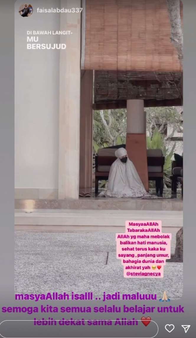 Potret Stevi Agnecya Lepas Pasang Hijab, Jadi Pro Kontra!