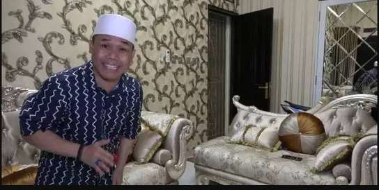 Potret Rumah Akri Patrio yang Tak Tersorot, Desain Ruang Tamunya Keren Banget!