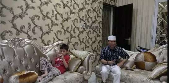 Potret Rumah Akri Patrio yang Tak Tersorot, Desain Ruang Tamunya Keren Banget!