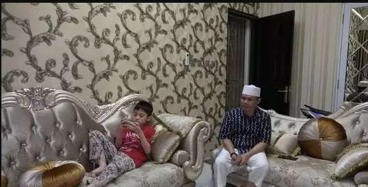 Potret Rumah Akri Patrio yang Tak Tersorot, Desain Ruang Tamunya Keren Banget!
