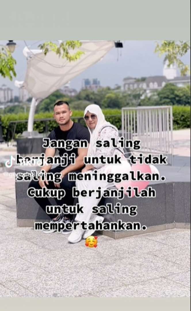 Viral Ibu-Ibu Nikahi Pria Sebaya Anaknya, Beda Usia 23 Tahun, Lihat 7 Potretnya Bikin Syok! 