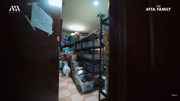 Potret Gudang Khusus Sarwendah, Isinya Persediaan Barang Bak Toko Grosir Serba Ada!