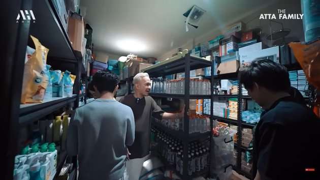 Potret Gudang Khusus Sarwendah, Isinya Persediaan Barang Bak Toko Grosir Serba Ada!