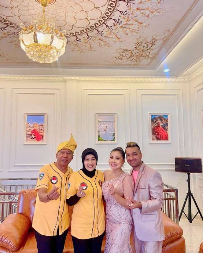 Potret Rumah Eva Belisima di Pontianak, Super Mewah Bak Kerajaan, Kehadiran Kiwil Tuai Sorotan!
