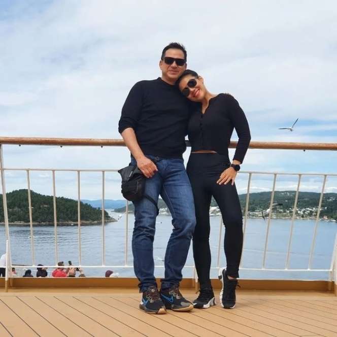 8 Potret Inge Anugrah, Istri Ari Wibowo yang Jarang Tersorot, Usia 42 Tapi Bodygoals & Hot Abis! 