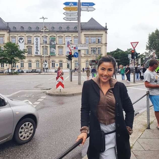 8 Potret Inge Anugrah, Istri Ari Wibowo yang Jarang Tersorot, Usia 42 Tapi Bodygoals & Hot Abis! 