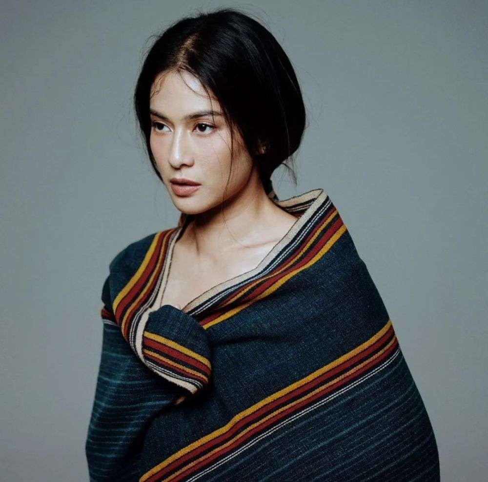Dian Sastro Tampil Flawless Hasil Riasan Philipe Karunia