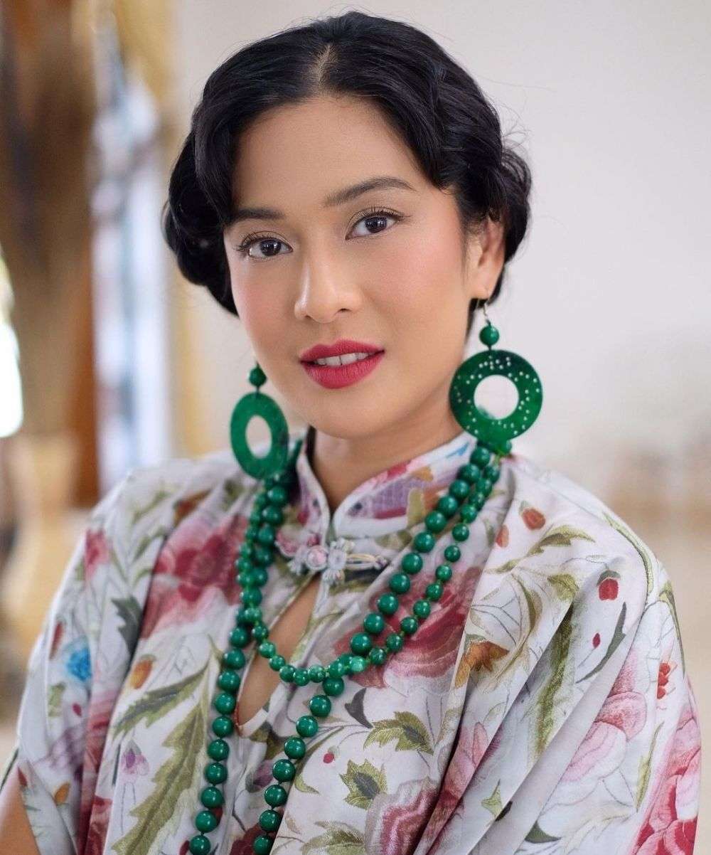 Dian Sastro Tampil Flawless Hasil Riasan Philipe Karunia
