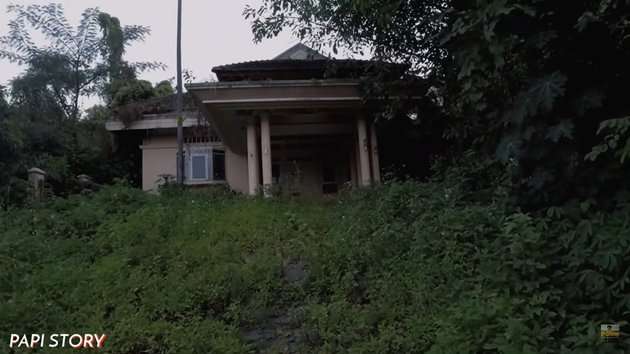 10 Potret Rumah Artis Terbengkalai Bertahun-Tahun, Milik Mendiang Suzzanna Paling Ngeri, Bertabur Bunga Melati!