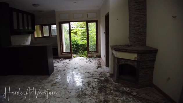 10 Potret Rumah Artis Terbengkalai Bertahun-Tahun, Milik Mendiang Suzzanna Paling Ngeri, Bertabur Bunga Melati!