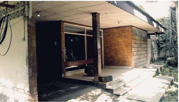 10 Potret Rumah Artis Terbengkalai Bertahun-Tahun, Milik Mendiang Suzzanna Paling Ngeri, Bertabur Bunga Melati!