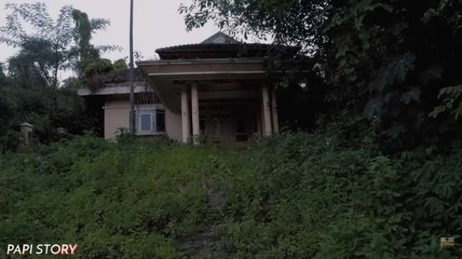 10 Potret Rumah Artis Terbengkalai Bertahun-Tahun, Milik Mendiang Suzzanna Paling Ngeri, Bertabur Bunga Melati!