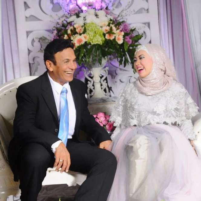 Terpaut Usia 45 Tahun, Ini Potret Santi Asokamala Istri Mark Sungkar, Kini Tetap Mesra Bak Pasangan Muda!