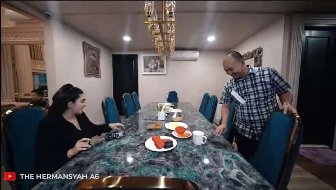 Sultan Abis, Ashanty Beli Meja Makan Asli dari Pakistan, Harganya Bikin Kantong Menjerit!