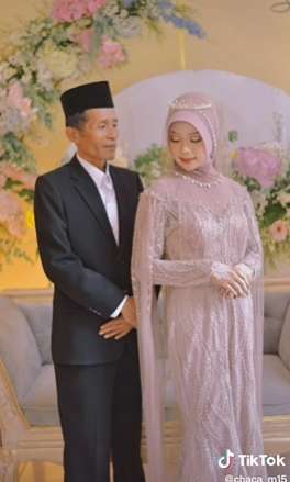 Dikira Bapak Ternyata Suaminya, Viral Pasangan Beda Usia 28 Tahun, Lihat 8 Potretnya Bikin Netizen Julid